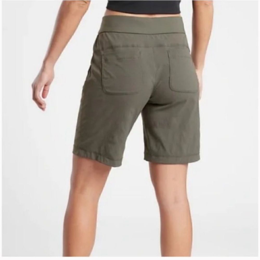 athleta trekkie bermuda 2.0 26 Mountian Olive - Picture 2 of 13